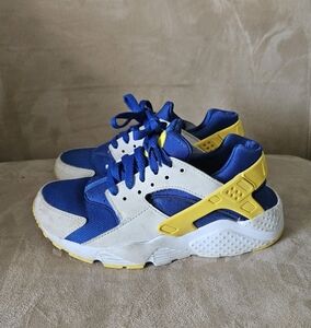 Nike Kids Size 6  Blue and Yellow Sneakers